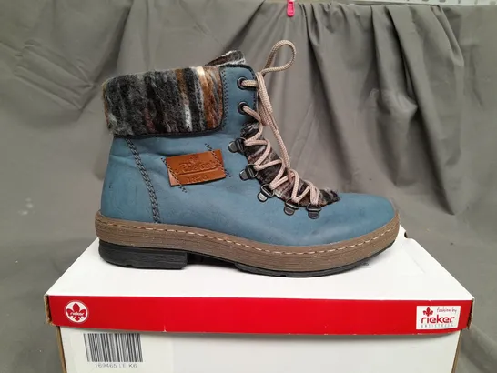 BOXED PAIR OF RIEKER FLEECE LINING BOOTS IN BLUE - UK 6