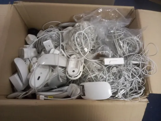 LARGE QUANTITY OF ASSORTED APPLE ACCESSORIES TO INCLUDE WIRELESS MOUSE, POWER ADAPTERS, LIGHTENING DOCKS AND WIRED EARPHONES