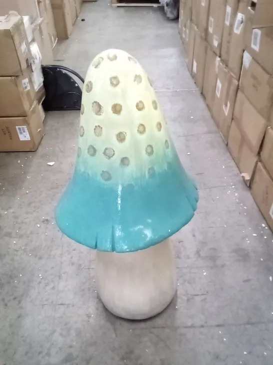 BOXED GIANT MUSHROOM STATUE 