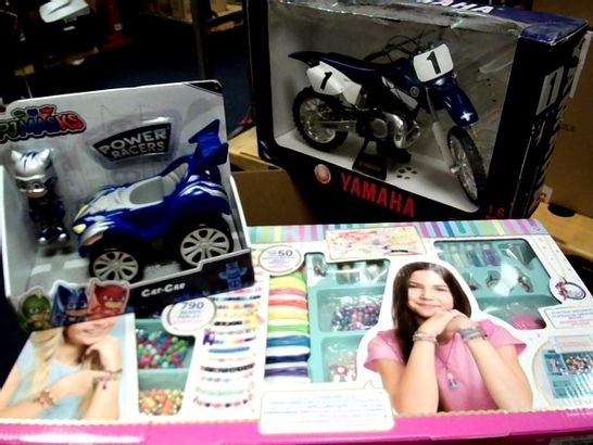 LOT OF APPROX 7 ASSORTED ITEMS TO INCLUDE: YAMAHA BIKE MODEL, CREATIVITY KIT - MAKE 50 BRACELETS, POWER FORCE RACERS CAR