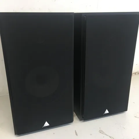 BOXED PAIR OF TRIANGLE BOREA BR03 BOOKSHELF LOUDSPEAKERS