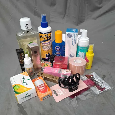 APPROXIMATELY 20 ASSORTED COSMETIC PRODUCTS TO INCLUDE POP BEAUTY VOLUME GLOSS, HOURGLASS MASCARA, NIVEA SUNCREAM ETC