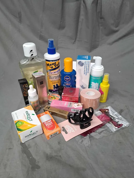 APPROXIMATELY 20 ASSORTED COSMETIC PRODUCTS TO INCLUDE POP BEAUTY VOLUME GLOSS, HOURGLASS MASCARA, NIVEA SUNCREAM ETC