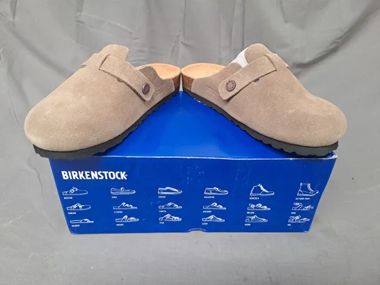 BOXED PAIR OF BIRKENSTOCK BOSTON BS SHOES IN GREY-GREEN UK SIZE 3