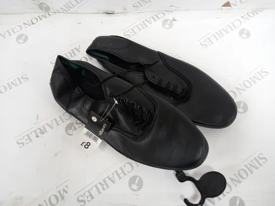 APPROXIMATELY 15 GEORGE FLAT SHOES IN BLACK SIZE 9 