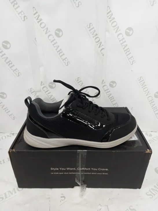 PAIR OF VIONIC AGILE CASSIS ZIP TRAINERS IN BLACK - SIZE 6