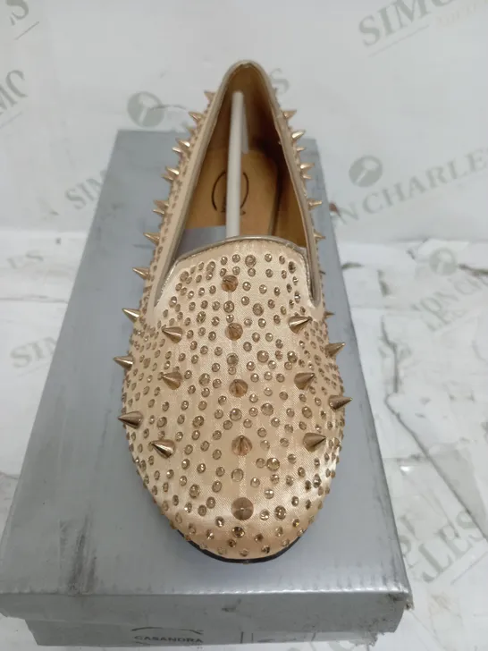 FLAT HEELED SPIKEY SHOE CHAMPAGNE AND SATIN SIZE 4