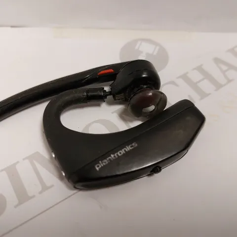 PLANTRONICS VOYAGER 5200 BLUETOOTH OVER EAR HEADSET 