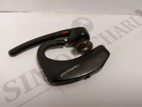 PLANTRONICS VOYAGER 5200 BLUETOOTH OVER EAR HEADSET 