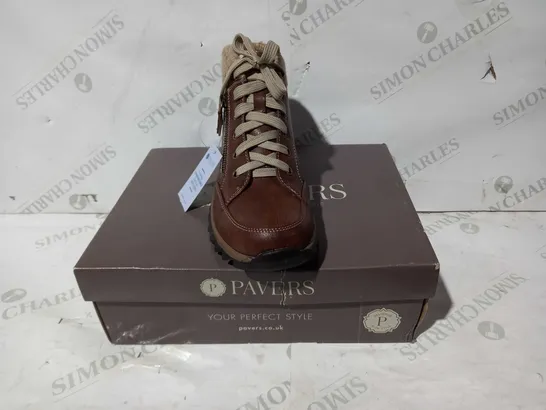 BOXED PAIR OF PAVERS LEATHER SHOES IN TAN/BROWN UK SIZE 6