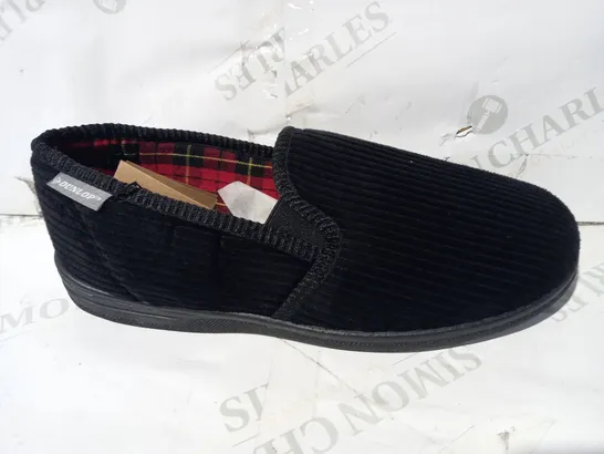 BOXED PAIR OF DUNLOP SLIPPERS IN BLACK UK SIZE 10