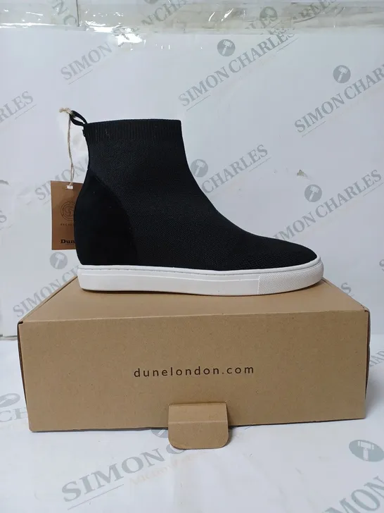 DUNE BLACK KNIT HIDE WEDGE SIZE 7 