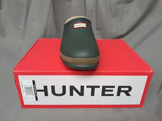 BOXED PAIR OF HUNTER MENS GARDENING CLOGS IN GREEN UK SIZE 10