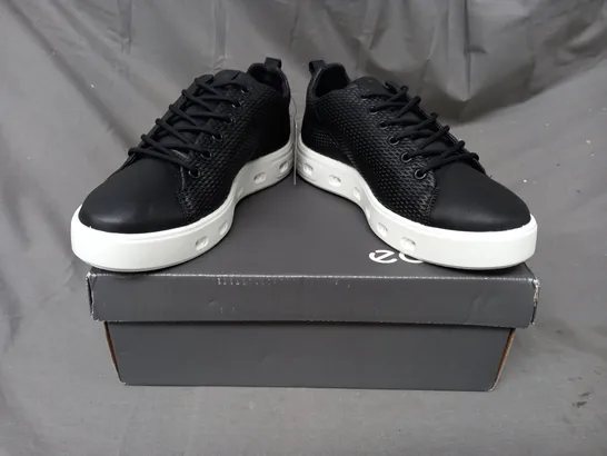 BOXED PAIR OF ECCO SHOES IN BLACK UK SIZE 6