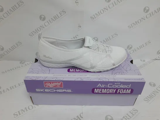 SKECHERS BREATH EASY TRAINER WHITE SIZE 6 