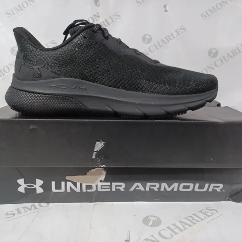 BOXED PAIR OF UNDER ARMOUR HOVR TURBULENCE 2 SHOES IN BLACK UK SIZE 11