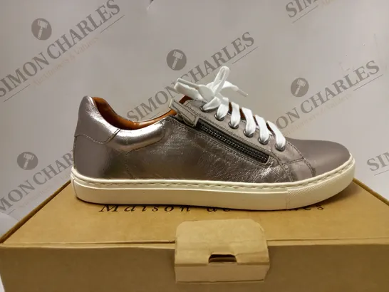 BOXED PAIR OF MAISON DE NIMES LEATHER ZIP SIDE TRAINERS IN PEWTER - SIZE 6