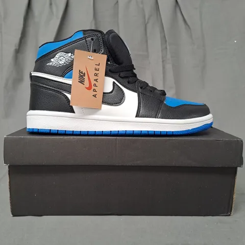 BOXED PAIR OF NIKE AIR JORDAN SHOES IN BLACK/WHITE/BLUE UK SIZE 5.5