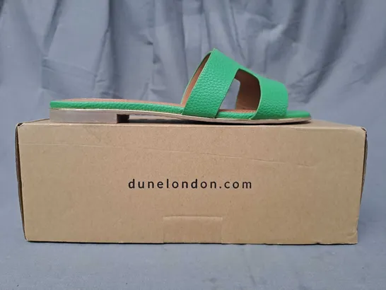 BOXED PAIR OF DUNE LONDON OPEN TOE FLAT SLIDERS IN GREEN SIZE 5