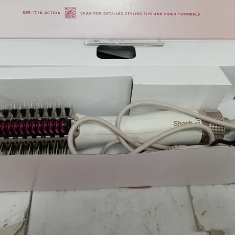 BOXED SHARK SMOOTHSTYLE HEATED BRUSH AND SMOOTHING COMB