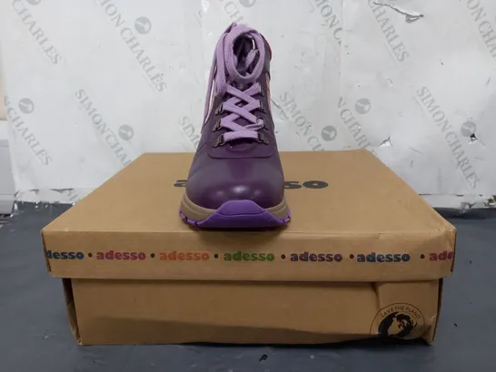 BOXED PAIR OF ADESSO ANKLE BOOTS IN PURPLE SIZE/MULTI SIZE 7