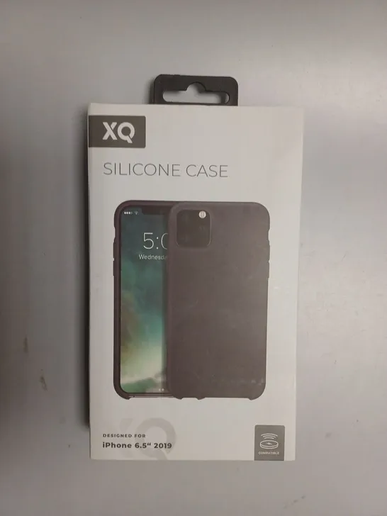 APPROXIMATELY 12 BRAND NEW BOXED XQ SILICONE PROTECTIVE CASES FOR IPHONE 6.5" 2019 MODEL 