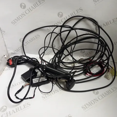 LOT OF APPROXIMATELY 15 ASSORTED CABLES OF VARIOUS TYPE TO INCLUDE 7M PASSIVE COPPER CABLE, SKY POWER CABLES, LANDLINE CABLES, ETC