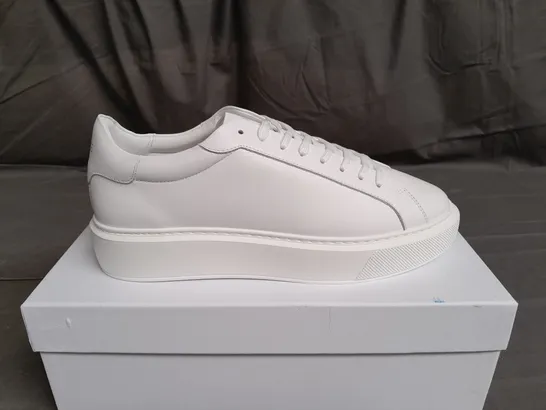 BOXED PAIR OF ARNE ESSENTIAL WHITE LEATHER TRAINERS SIZE UK 9.5