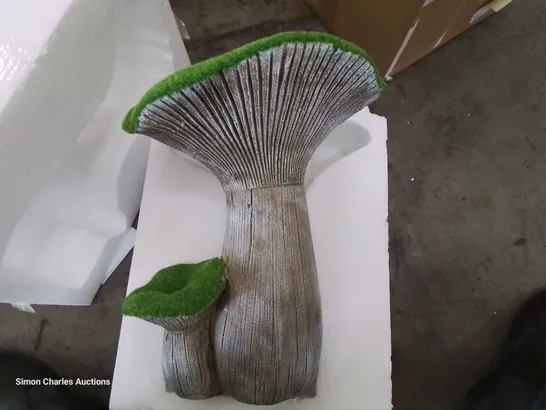 BOXED FAUX MOSS MUSHROOM STATUE