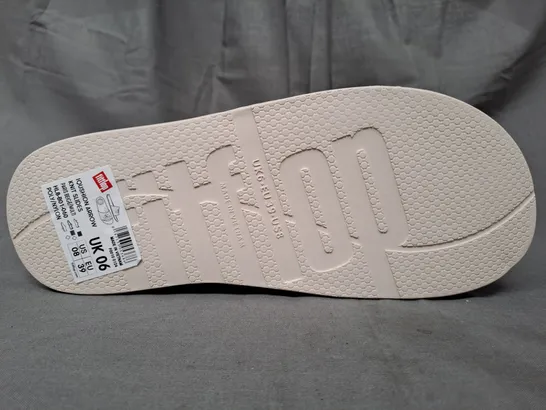 BOXED PAIR OF FITFLOP IQUSHION ARROW KNIT SLIDERS IN BEIGE UK SIZE 6