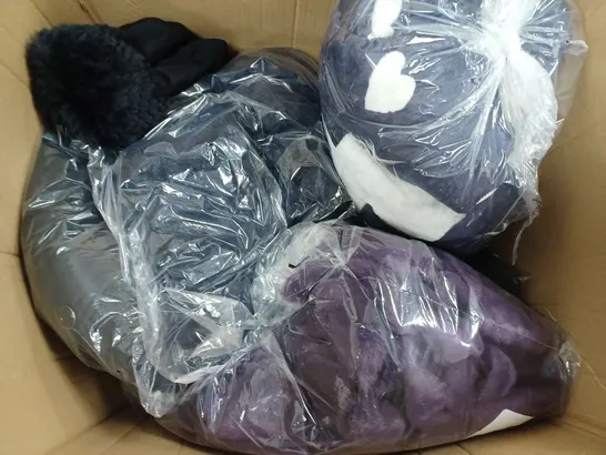 BOX OF APPROXIMATELY 15 CLOTHING ITEMS TO INCLUDE TROUSERS, CARDIGAN, JUMPER ETC