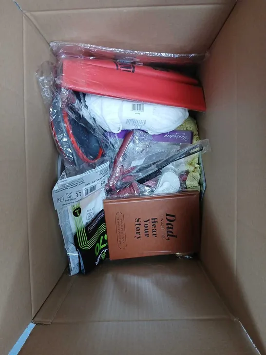 BOX OF APPROXIMATELY 10 ASSORTED ITEMS TO INCLUDE - RUGS - BATH MAT - TRAVEL BAG - GAUCHO BRUNO YERBA MATE CUP - ETC