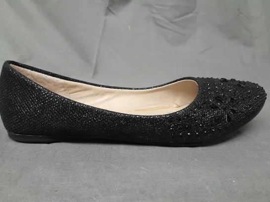 BOXED PAIR OF DESIGNER CLOSED TOE SLIP-ON SHOES IN BLACK EU SIZE 36