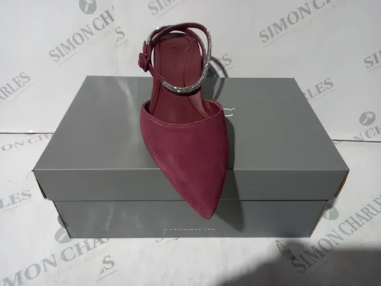 BOXED PAIR OF VIONIC POINTED TOW LOW HEEL SHOES IN SHIRAZ COLOUR SIZE 5.5