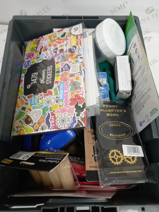 BOX OF APPROXIMATELY 15 ASSORTED ITEMS TO INCLUDE - NAILS, WALLET HERO, COLOUR CATCHER ETC