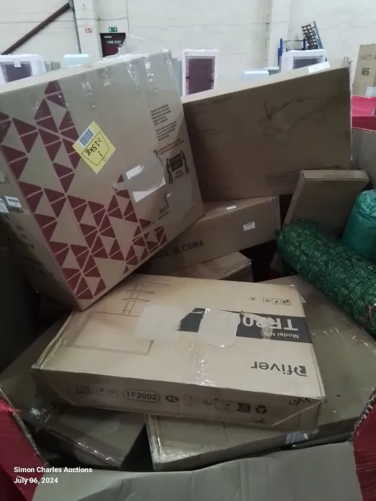 PALLET OF ASSORTED HOUSEHOLD ITEMS AND CONSUMER PRODUCTS TO INCLUDE; VARIOUS BOXED FURNITURE, LEATHER CHAIR, TABLETOP BED TRAY, ETC.