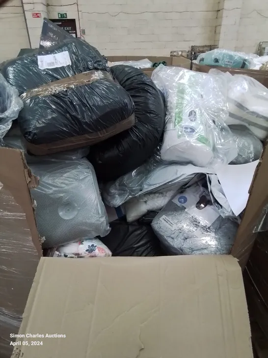 PALLET OF ASSORTED BEDROOM AND COMFORT BASED PRODUCTS TO INCLUDE; PILLOWS, SUPPORT SEAT CUSHIONS AND SIMILARLY RELATED GOODS