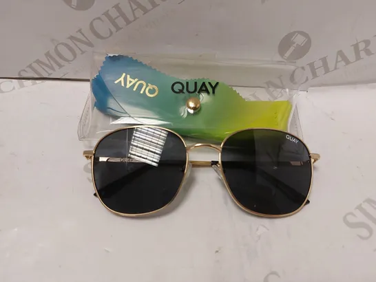 QUAY AUSTRALIA JEZABELL ROUND SUNGLASSES IN GOLD/SMOKE