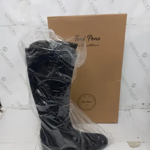 BOXED PAIR OF TONY PONS TIROL-SY HIGH BOOTS IN NAVY SIZE 39
