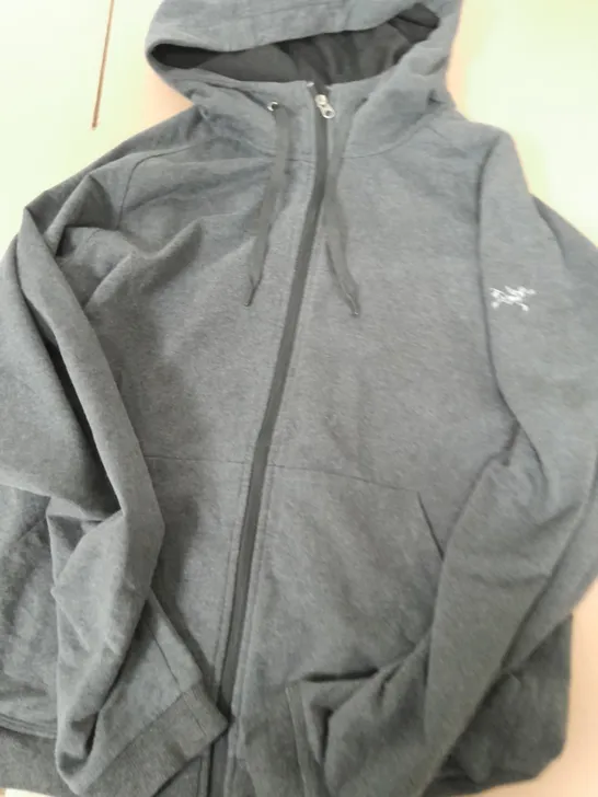 ARCTERYX GREY HOODED JACKET - SIZE LARGE