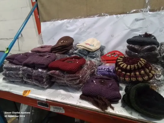 LOT CONTAINING LARGE AMOUNT OF BAGGED WOOLEN HATS IN VARIOUS COLOURS AND DESIGNS 