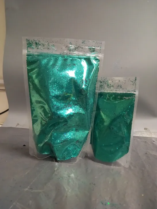 APPROXIMATELY 20 ASSORTED BAGS OF DECOR GLITTER IN EMERALD GREEN - COLLECTION ONLY