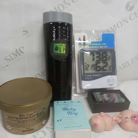 BOX OF APPROXIMATELY 10 ASSORTED ITEMS TO INCLUDE - PIG MAGNET, BOTTLE, SPECIAL ROCKS ETC