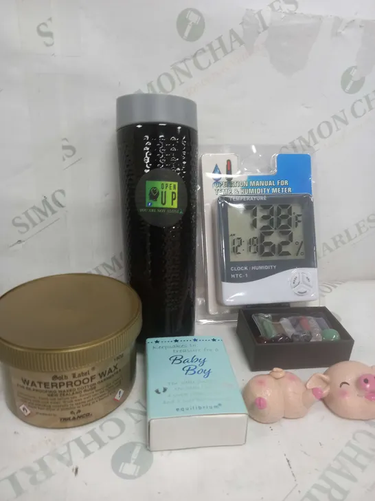 BOX OF APPROXIMATELY 10 ASSORTED ITEMS TO INCLUDE - PIG MAGNET, BOTTLE, SPECIAL ROCKS ETC