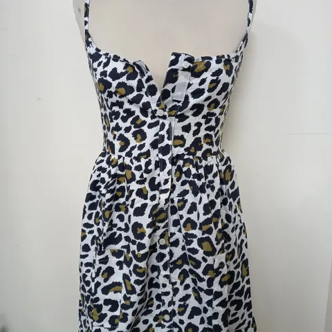 BOX OF APPROX. 17 UNBRANDED LEOPARD PRINT SUMMER LIGHT DRESS - SIZE 8