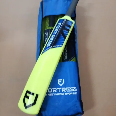 FORTRESS PLAYERS CRICKET BAG (JUNIOR)	 AND FORTRESS TECHNIQUE CRICKET BAT SIZE 4	"