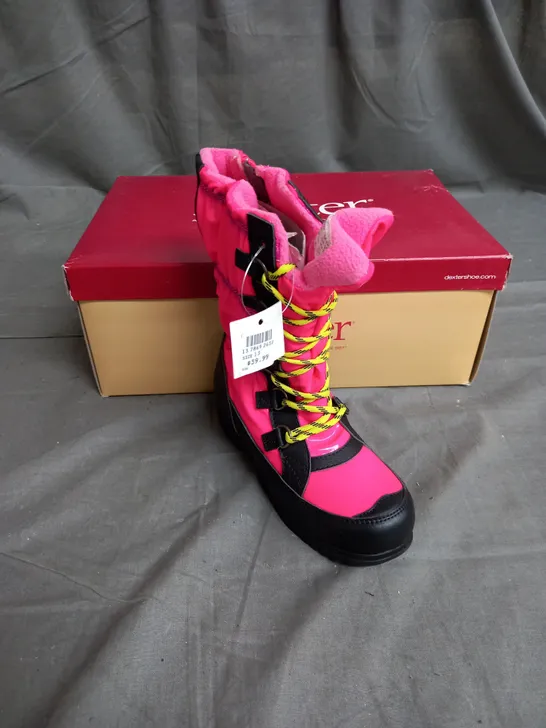 BOX OF 8 PAIRS OF GIRLS BOOTS IN BLACK/PINK/GREEN SIZE 13