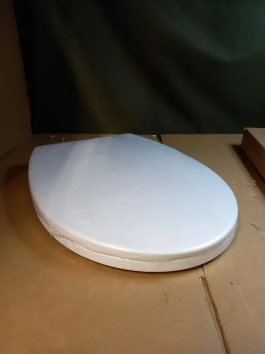 AAN SOFT CLOSING TOILET SEAT 