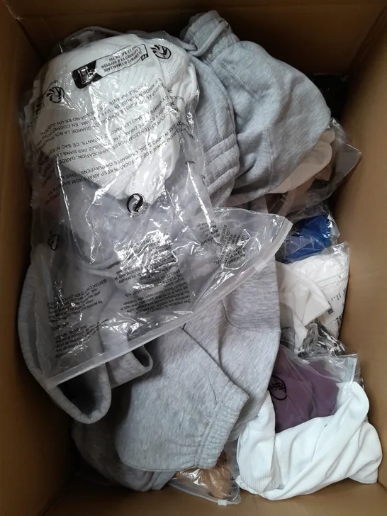 BOX OF APPROXIMATELY 25 ASSORTED CLOTHING ITEMS TO INCLUDE - DRESS, SHORTS, SWIMWEAR ETC