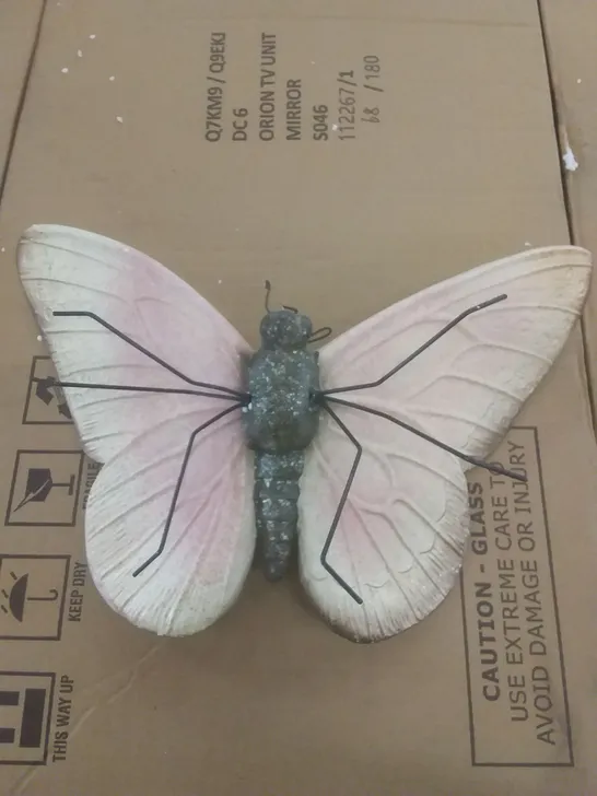 BOXED LARGE BUTTERFLY DECORATION - PINK